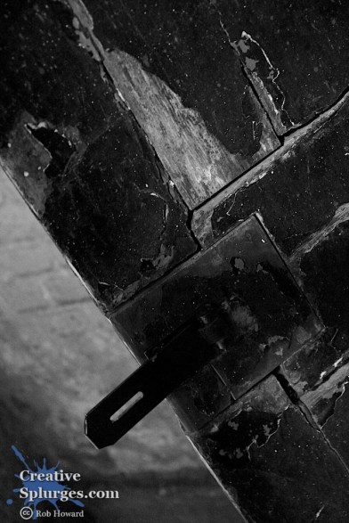 When one door opens, someone has run off with a painting. 1/13sec, f/5, ISO 5000, exposure bias -2.0, 50mm