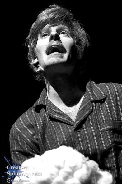 1/160sec, f/5.6, ISO 3200, exposure bias -1.33, 87mm