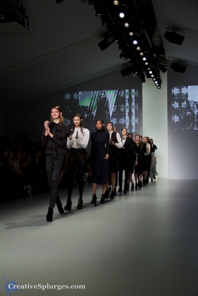 1/400sec, f/4.5, ISO 800, 32mm