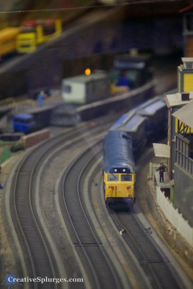 1/125, f/5.6, ISO 5000, 120mm