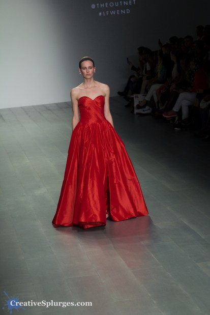 1/400sec, f/5.6, ISO 800, 105mm