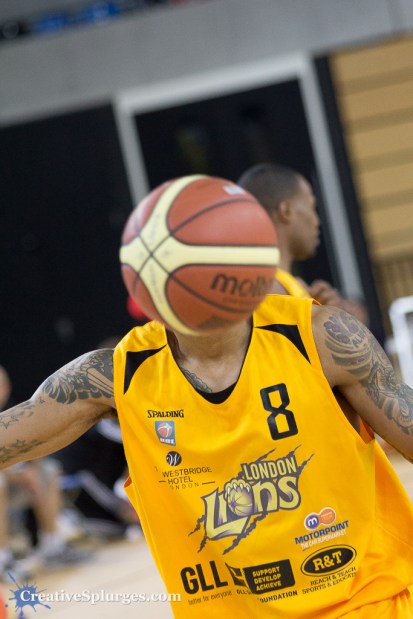 1/400sec, f/5, ISO 3200, 190mm