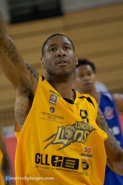 1/500sec, f/5.6, ISO 3200, 250mm