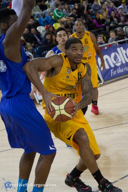 1/640sec, f/4, ISO 2000, 75mm