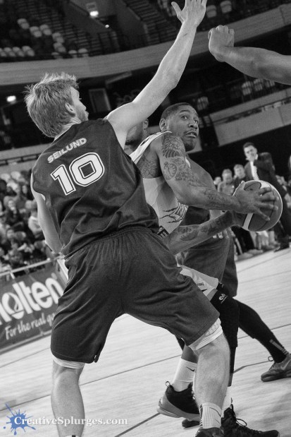 1/800sec, f/4, ISO 2000, 55mm